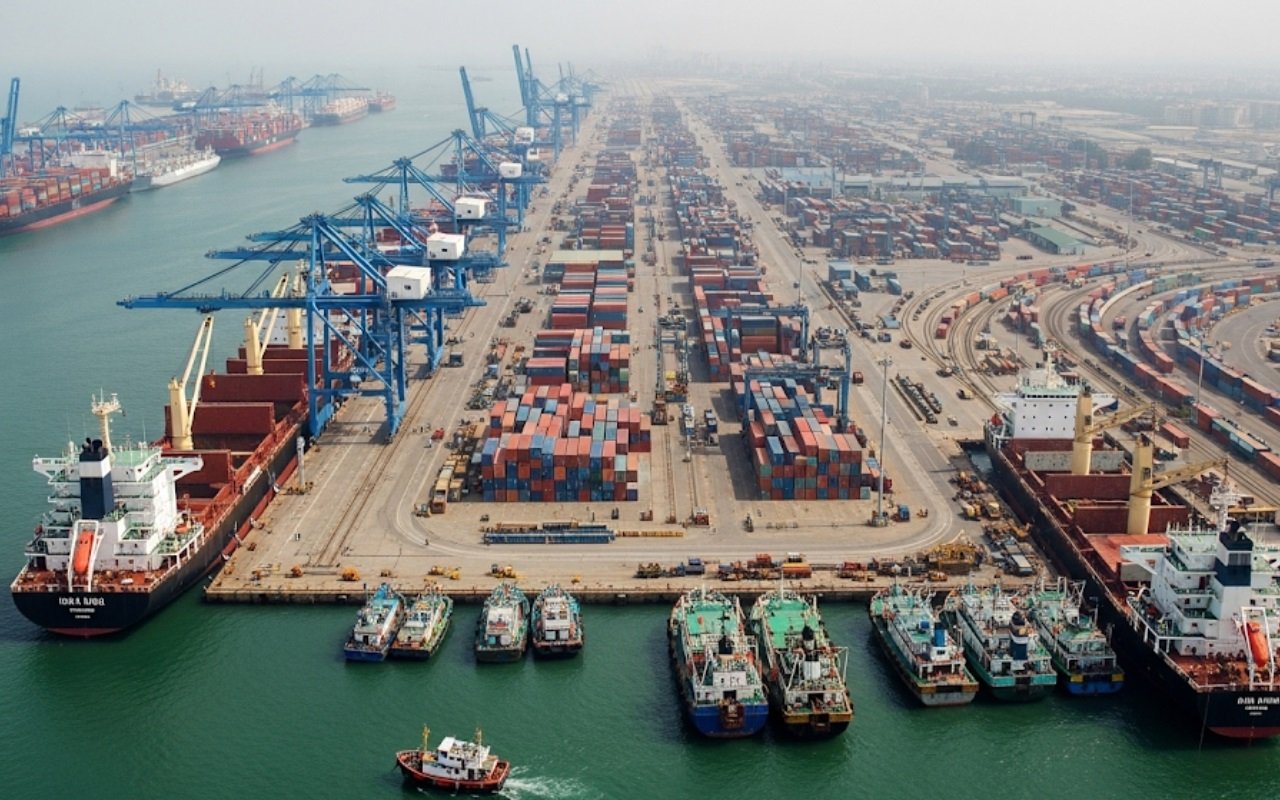 vadhvan deep water port to be completed by 2029