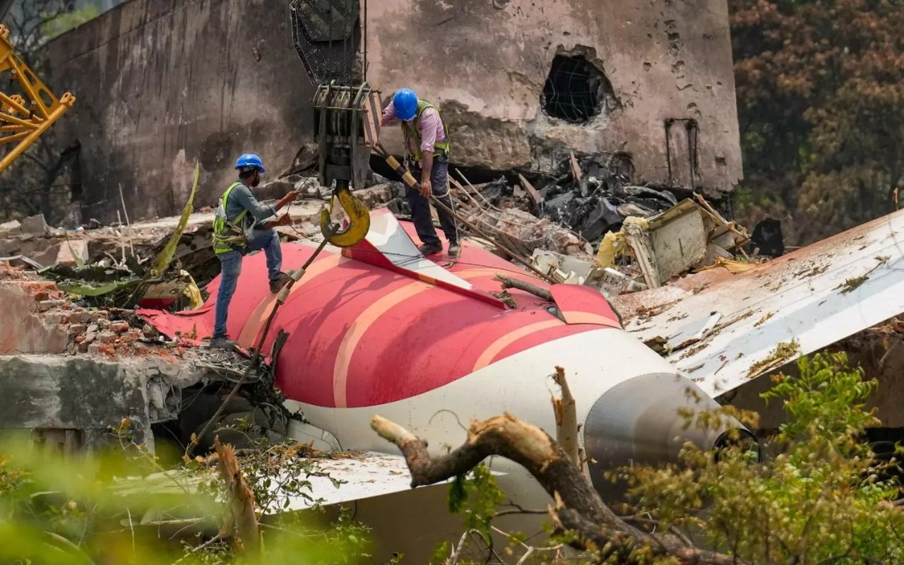 बोइंग 787 सॉफ्टवेयर खामी से AI-171 हवाई हादसा